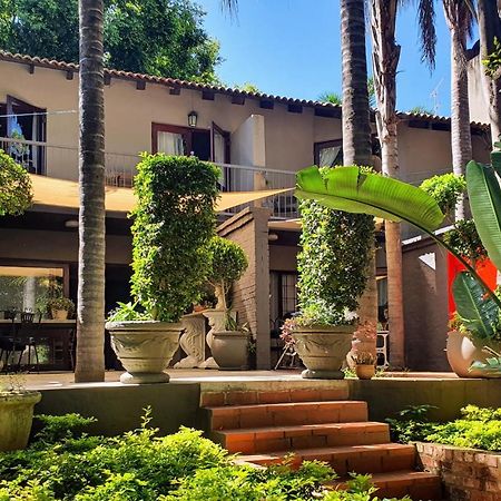 Waterhouse Guest Lodge - Indus Street Pretoria-Noord エクステリア 写真