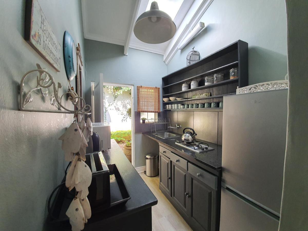 Waterhouse Guest Lodge - Indus Street Pretoria-Noord エクステリア 写真