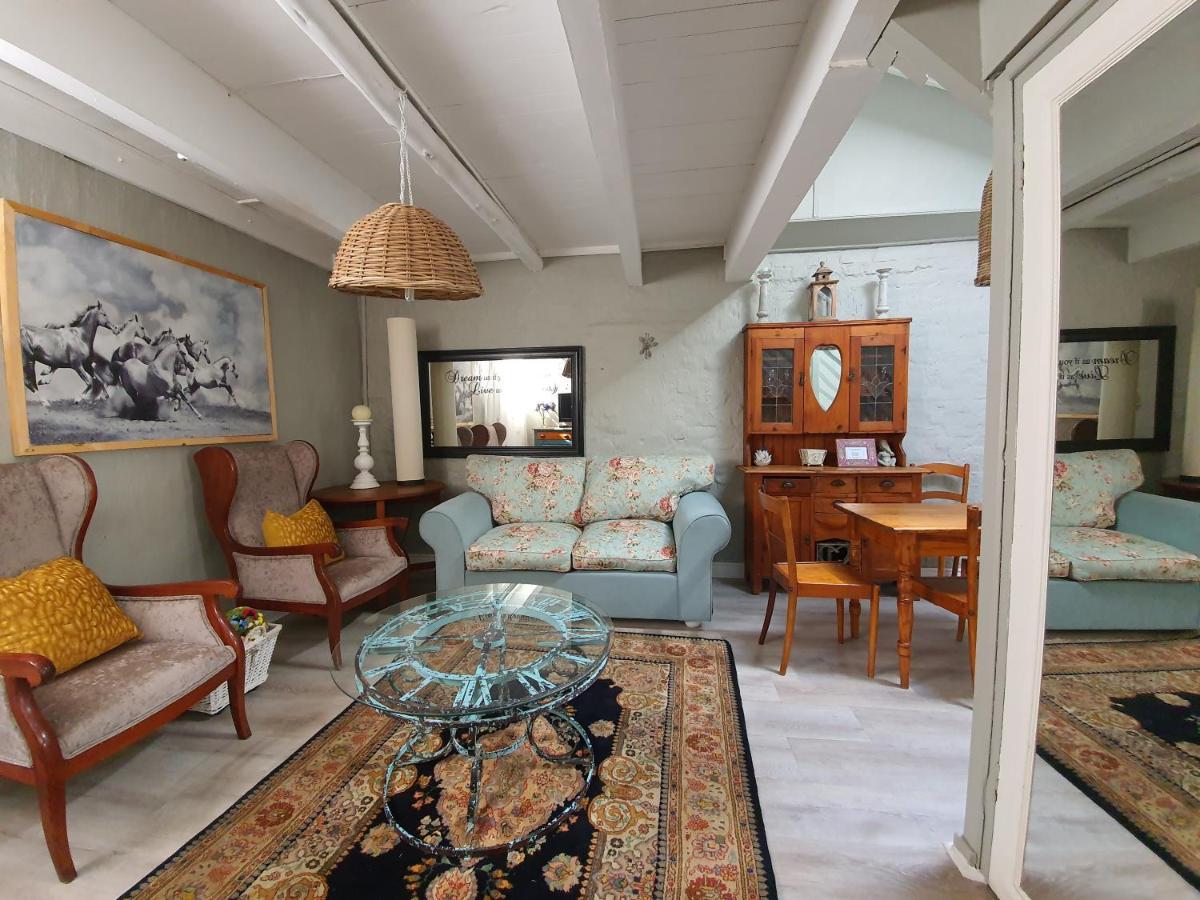 Waterhouse Guest Lodge - Indus Street Pretoria-Noord エクステリア 写真