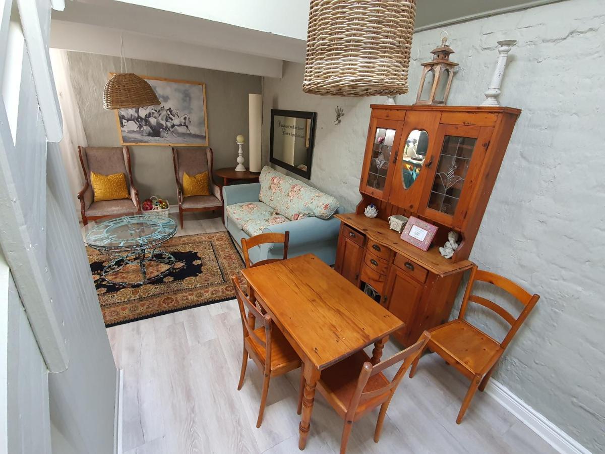 Waterhouse Guest Lodge - Indus Street Pretoria-Noord エクステリア 写真