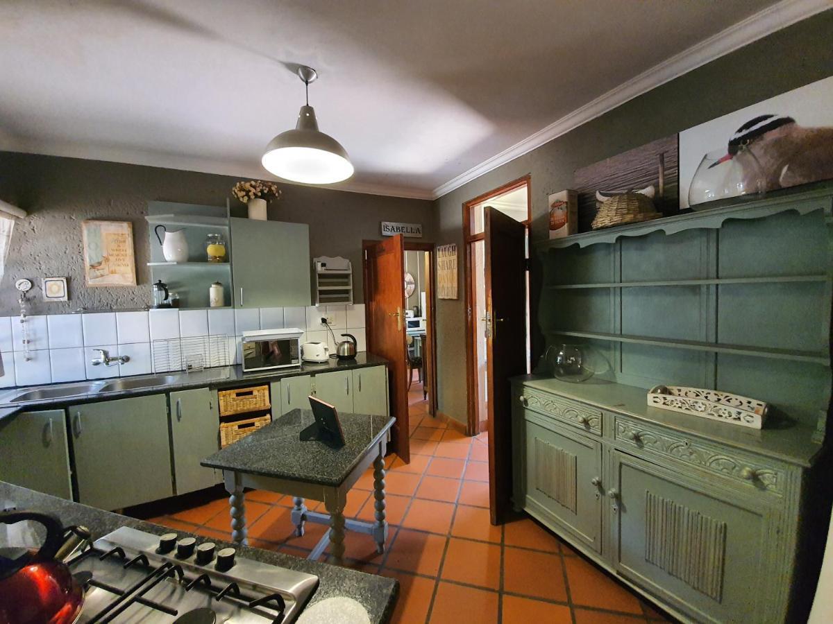 Waterhouse Guest Lodge - Indus Street Pretoria-Noord エクステリア 写真