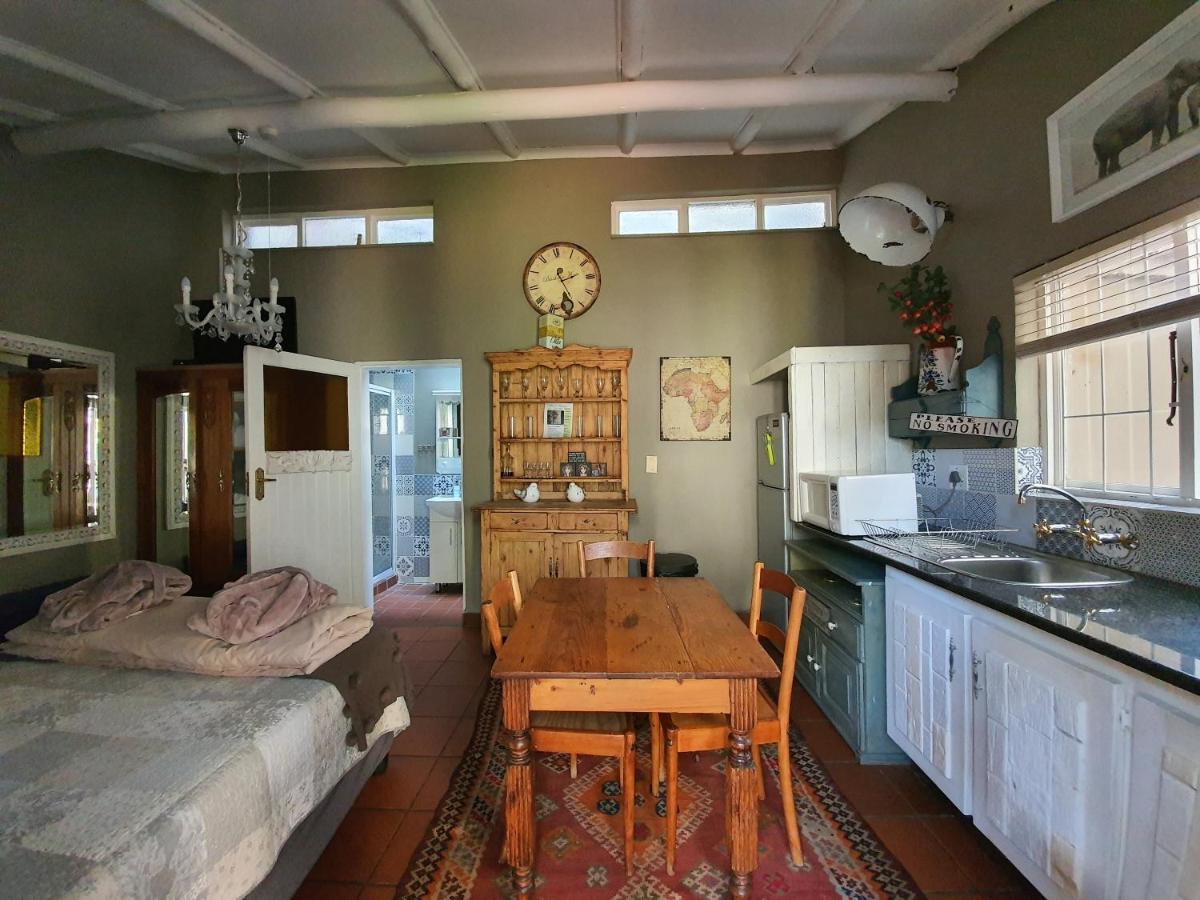 Waterhouse Guest Lodge - Indus Street Pretoria-Noord エクステリア 写真