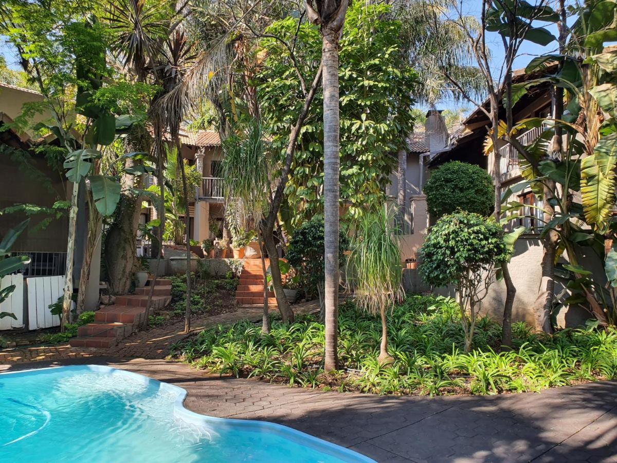 Waterhouse Guest Lodge - Indus Street Pretoria-Noord エクステリア 写真