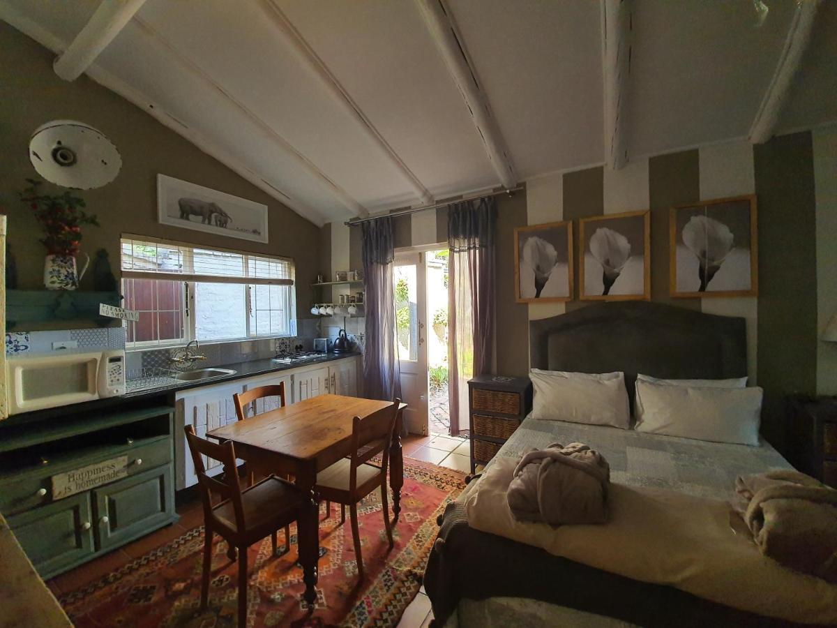 Waterhouse Guest Lodge - Indus Street Pretoria-Noord エクステリア 写真