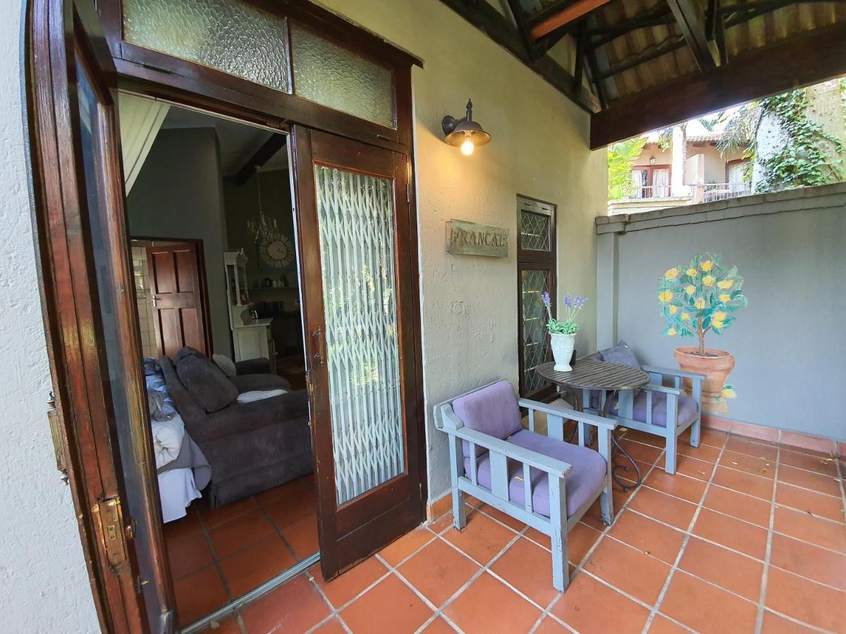 Waterhouse Guest Lodge - Indus Street Pretoria-Noord エクステリア 写真