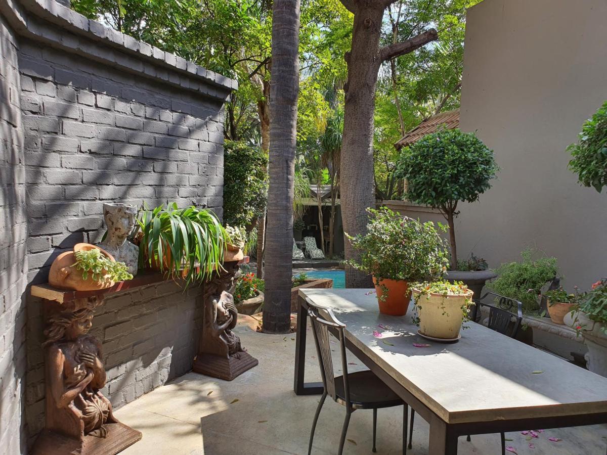 Waterhouse Guest Lodge - Indus Street Pretoria-Noord エクステリア 写真