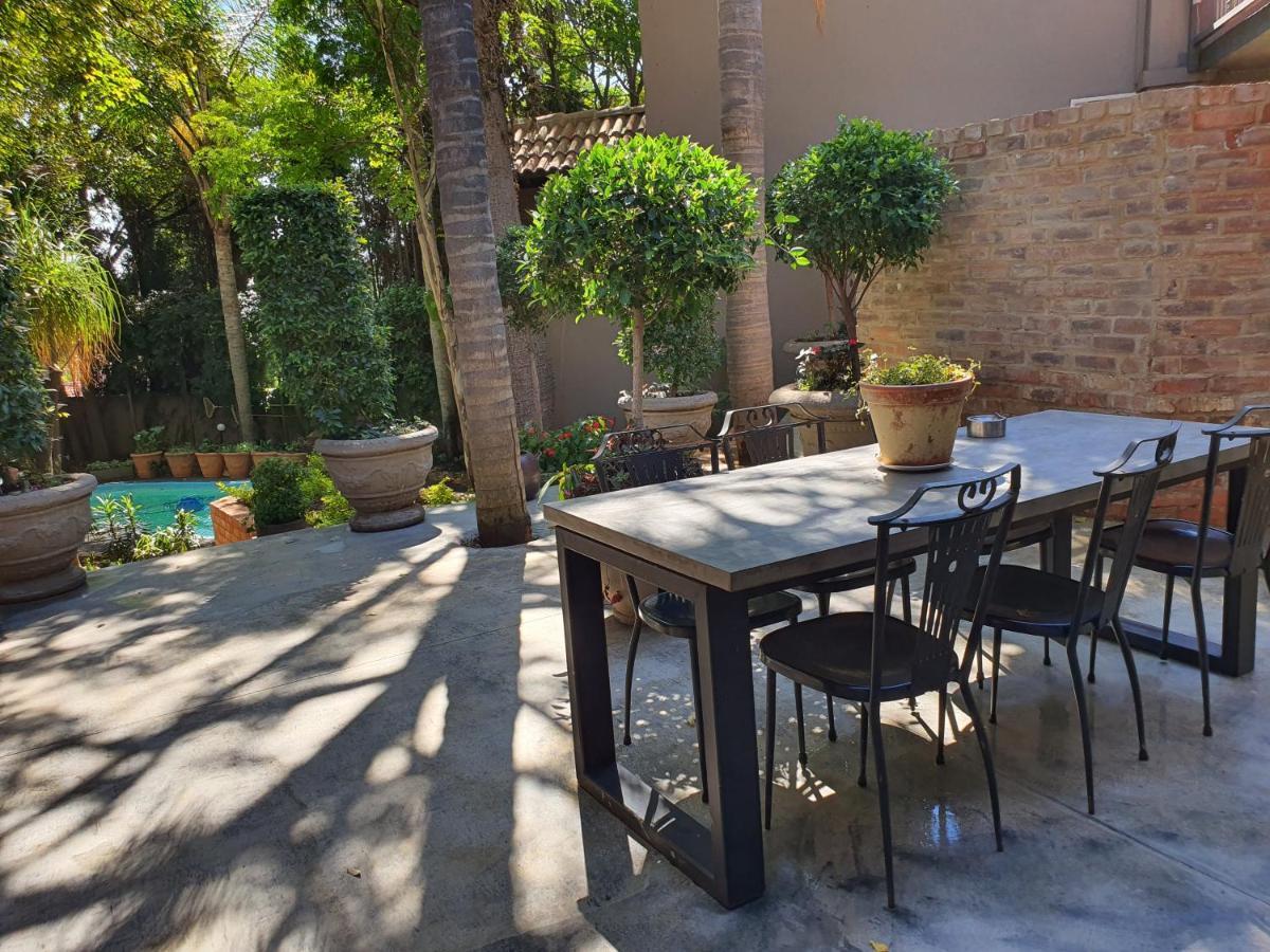 Waterhouse Guest Lodge - Indus Street Pretoria-Noord エクステリア 写真