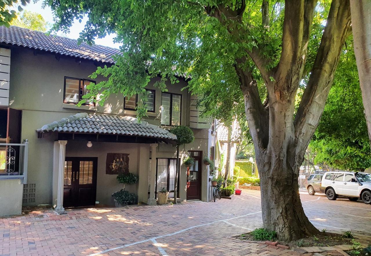 Waterhouse Guest Lodge - Indus Street Pretoria-Noord エクステリア 写真
