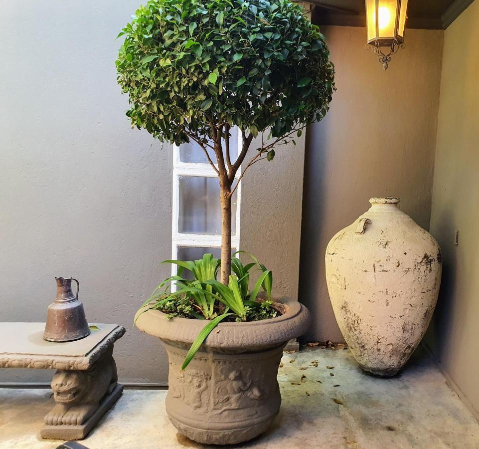 Waterhouse Guest Lodge - Indus Street Pretoria-Noord エクステリア 写真