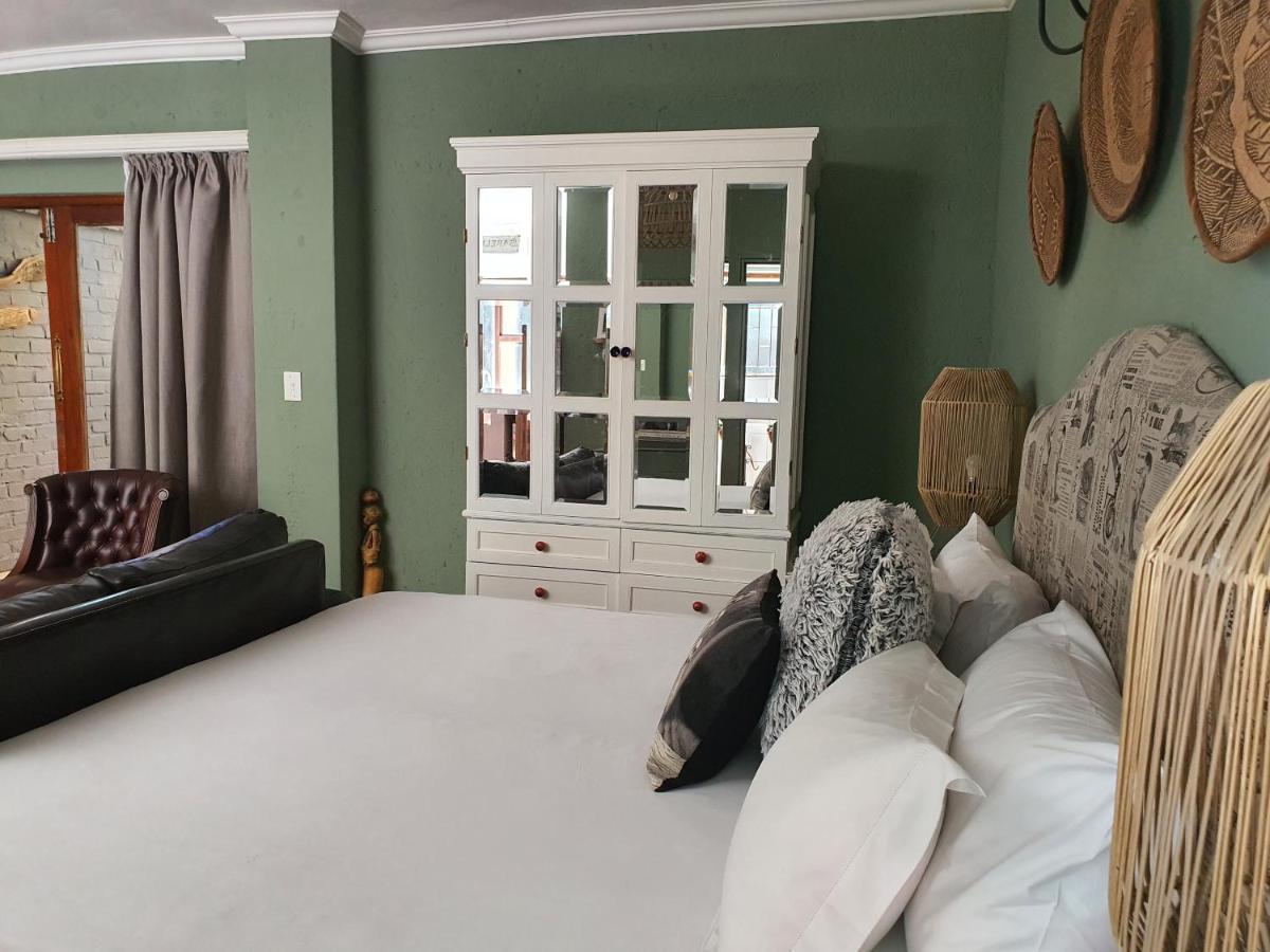 Waterhouse Guest Lodge - Indus Street Pretoria-Noord エクステリア 写真