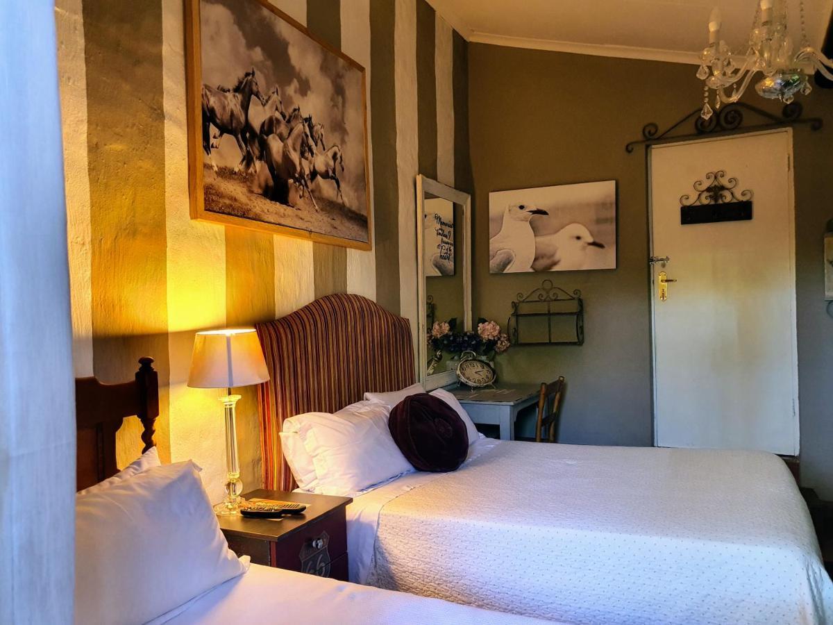Waterhouse Guest Lodge - Indus Street Pretoria-Noord エクステリア 写真