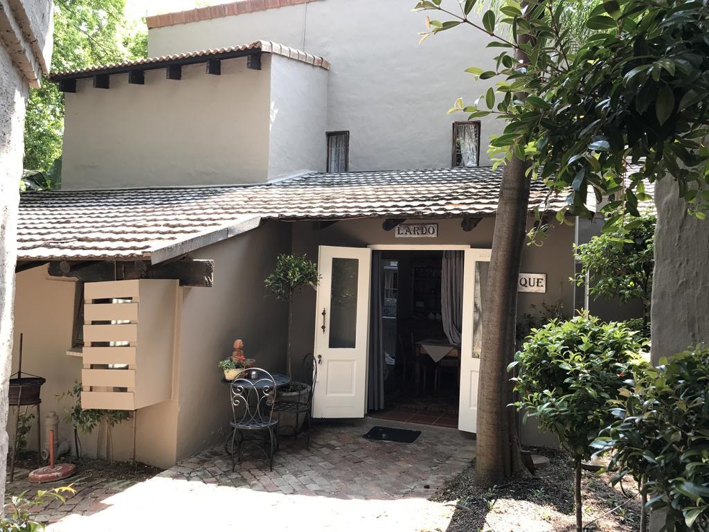 Waterhouse Guest Lodge - Indus Street Pretoria-Noord エクステリア 写真
