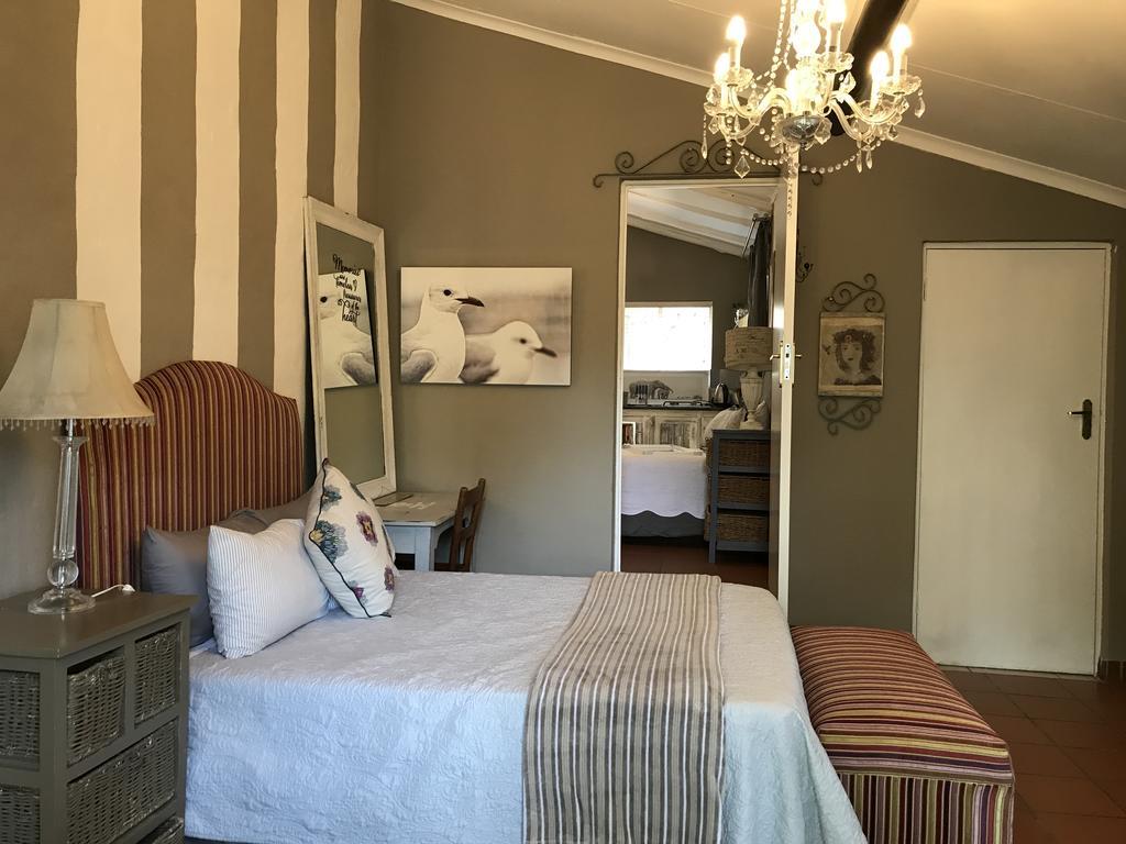 Waterhouse Guest Lodge - Indus Street Pretoria-Noord エクステリア 写真