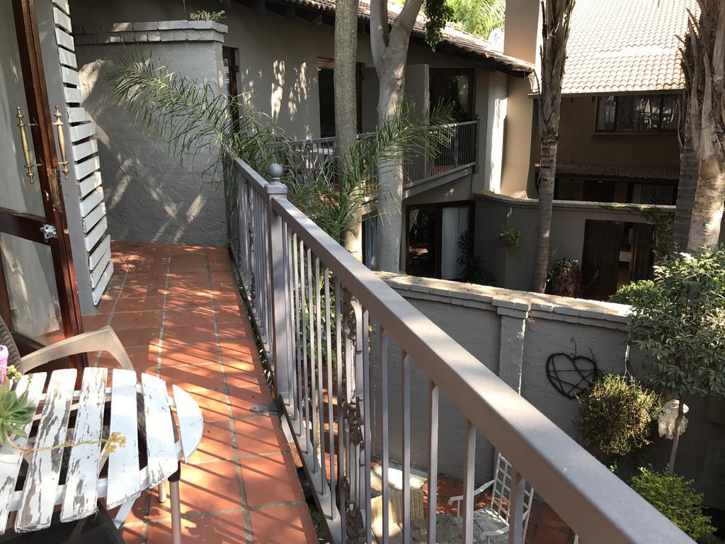 Waterhouse Guest Lodge - Indus Street Pretoria-Noord エクステリア 写真