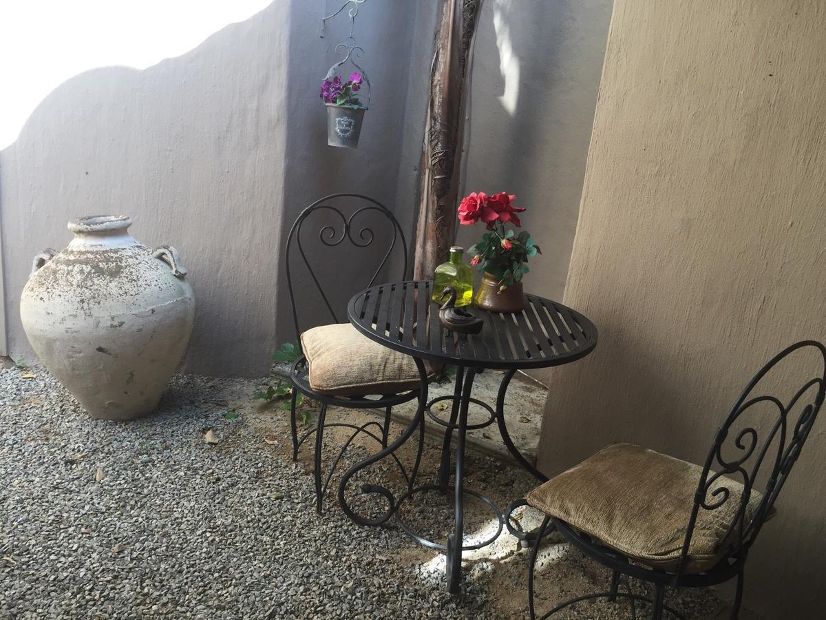 Waterhouse Guest Lodge - Indus Street Pretoria-Noord エクステリア 写真